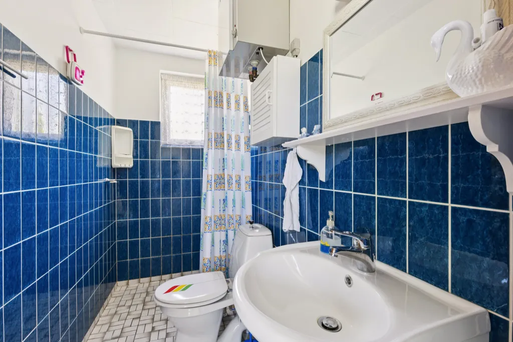Bathrooms - 1975 Summerhouse with Garden in Slagelse