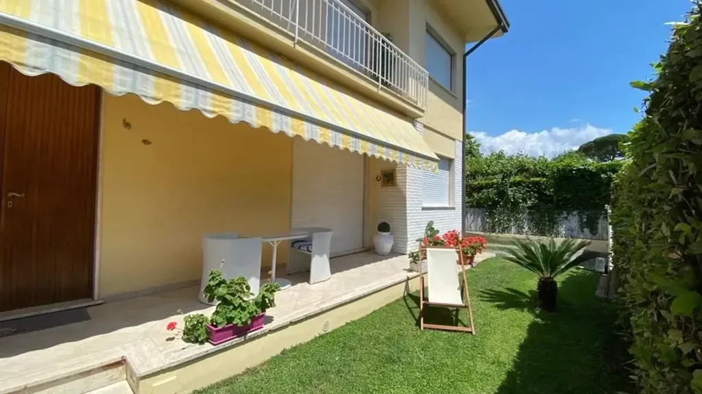 Terrasse - Villa with Private Garden in Forte Dei Marmi