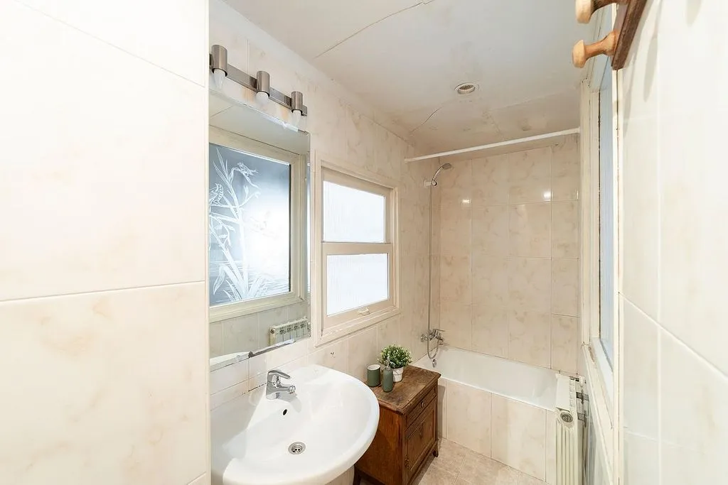 Salles de bain - Furnished Flat with Balcony in Pamplona