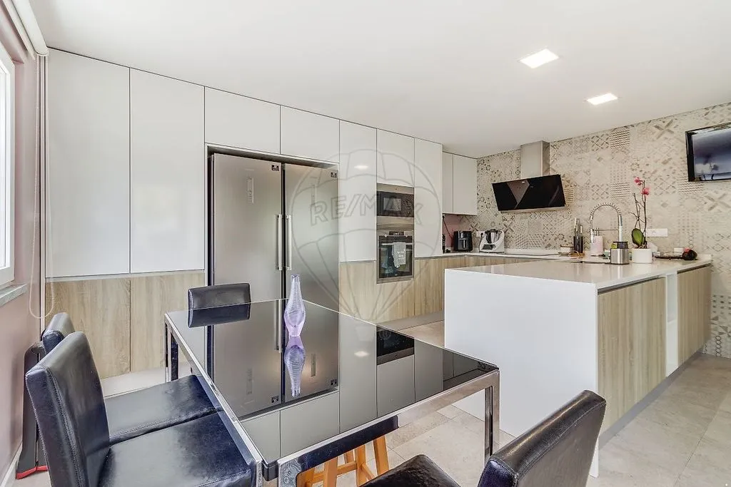 Cuisine - Luxury Villa in Ramada e Caneças, Portugal