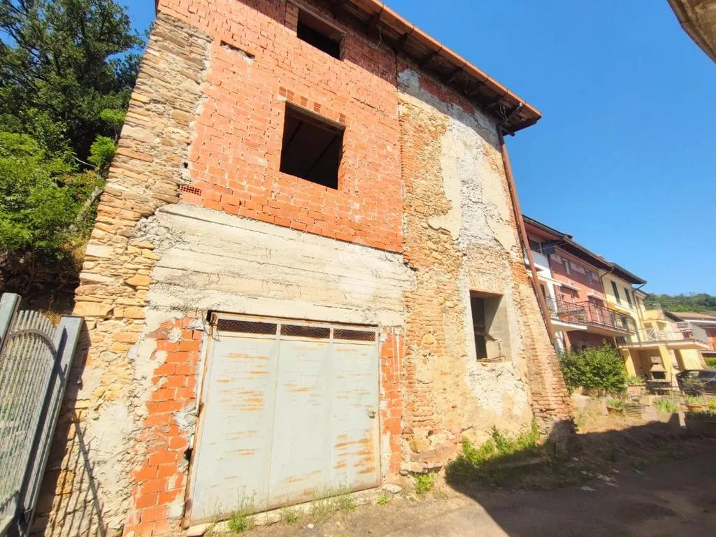 Exterior - Rustic Property with Private Garden in Montegioco