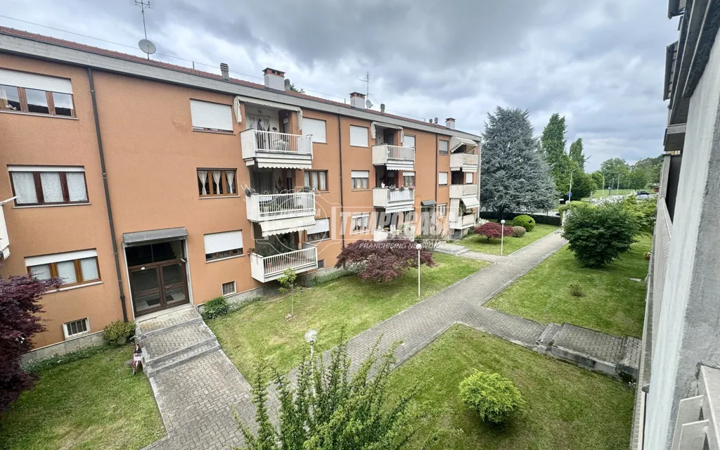 Aed - Spacious Apartment with Balcony in Savigliano