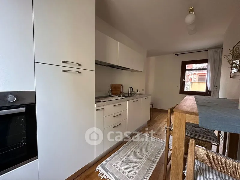 Cucina - Rustic Bilocale with Canal View in Venice