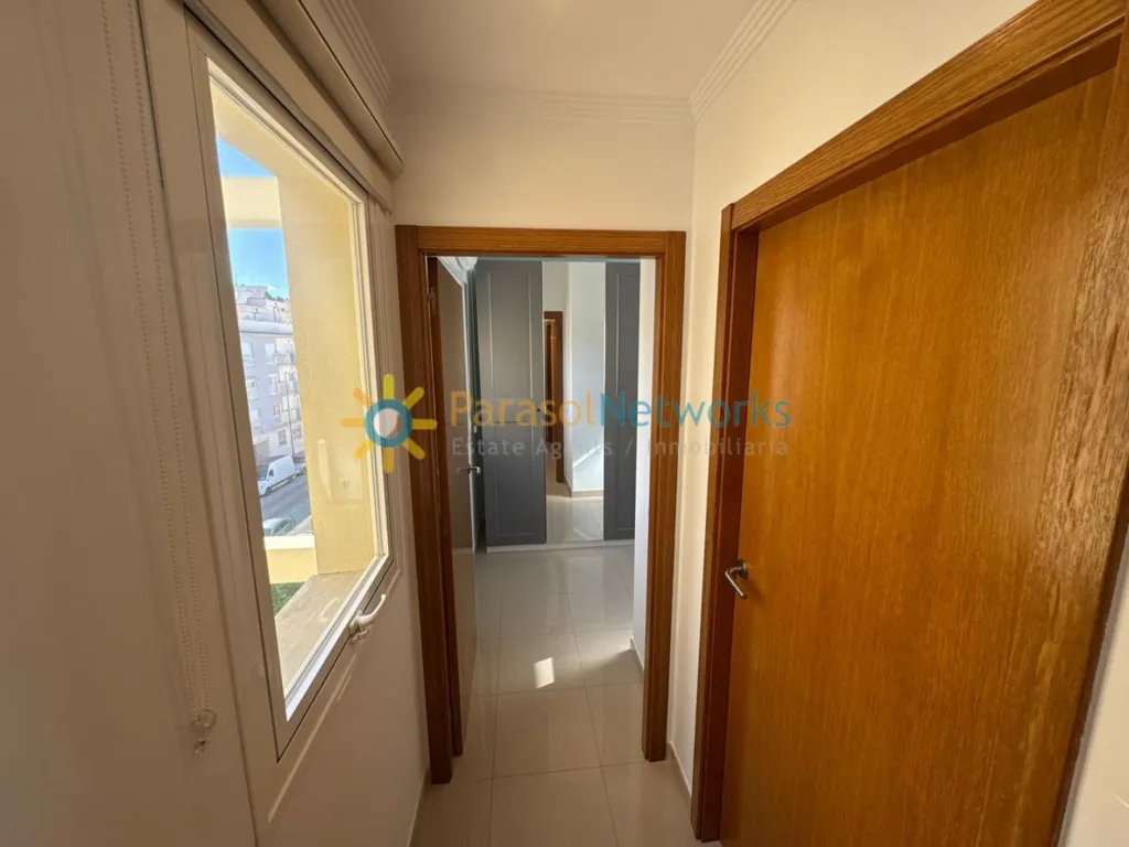 Esik - Renovated Apartment with Balcony in Nucli Urbà
