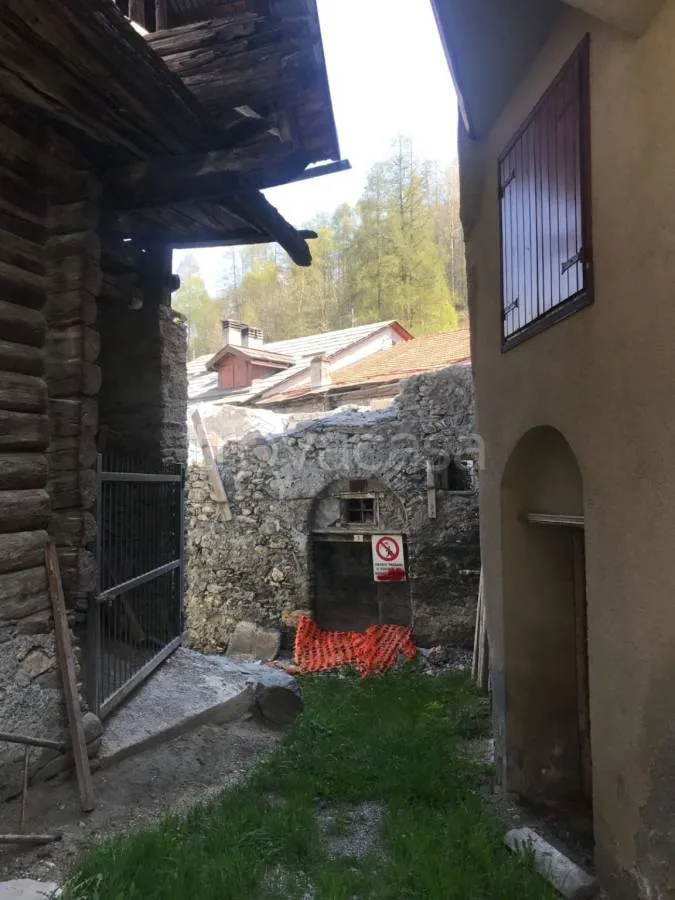 Aed - Rustico to Rebuild in Oulx