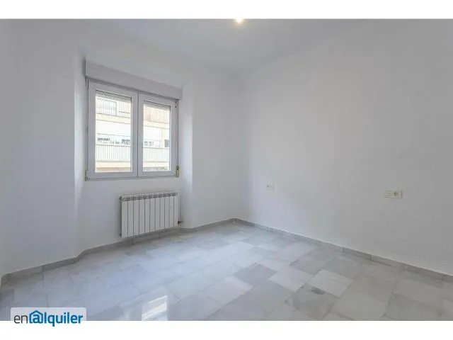 Rooms - Modern Flat with Lift in Granada