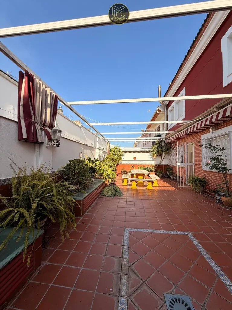 Terrass - Luxury Villa with Private Garage on Gran Bulevar