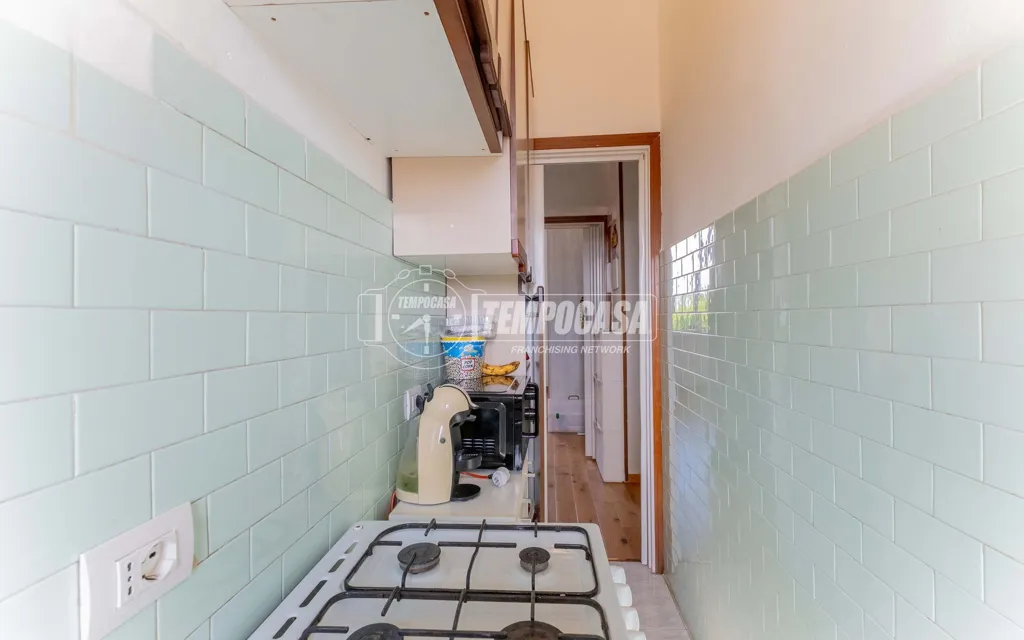 Köök - Brightly Lit Two-Bedroom in Novate Milanese