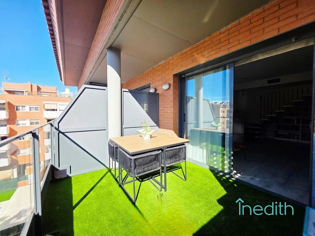 Balcon - Duplex Apartment with Pool in Central Castelldefels