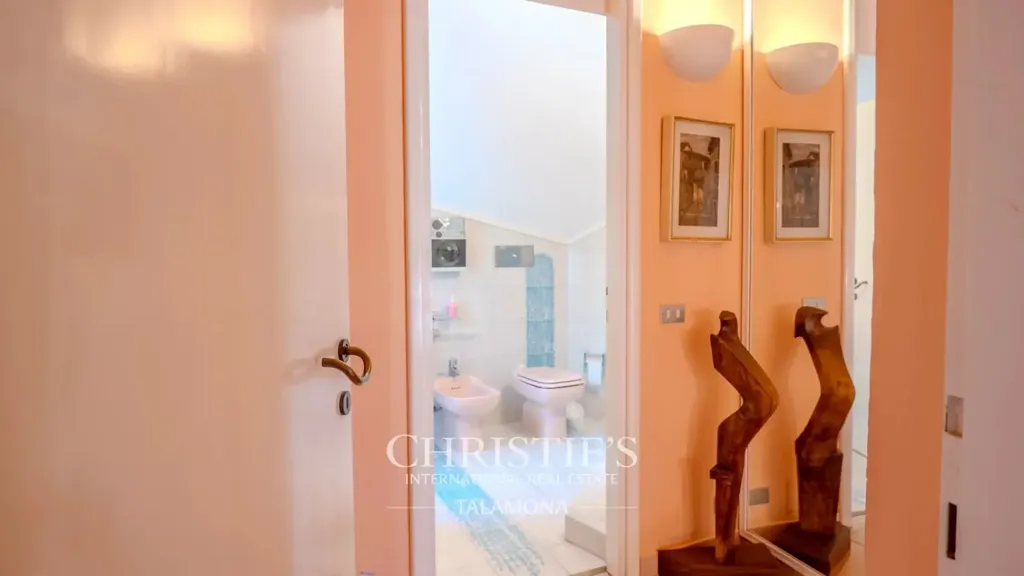 Hallway - Lakefront Villa with Private Park in Ranco