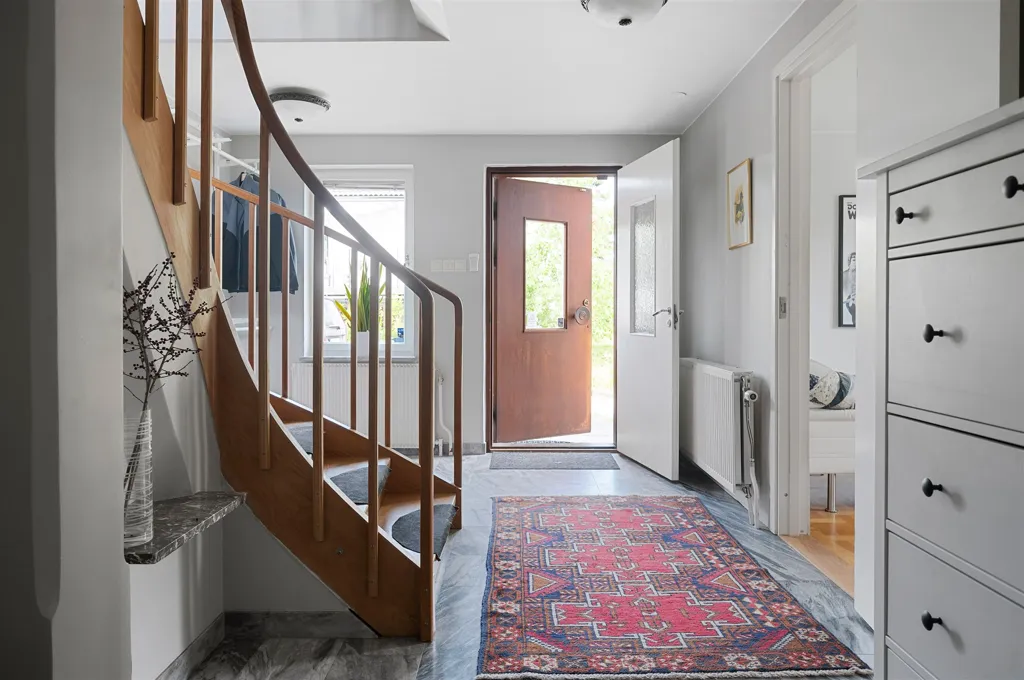Entrée - Villa in Enskede, Ready for Sale