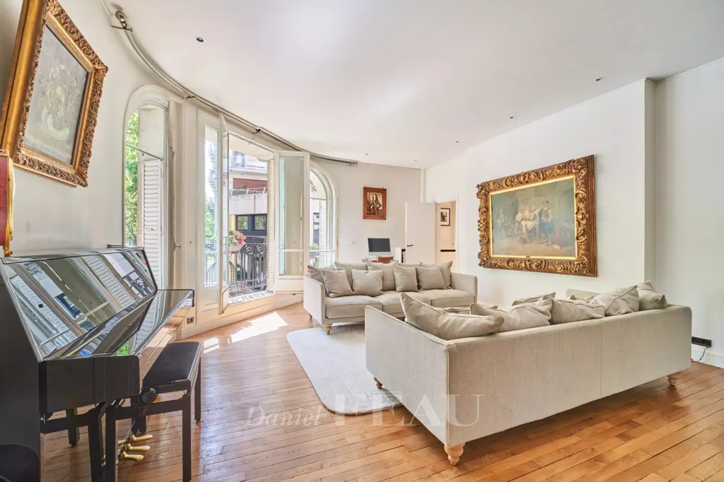 Living Room - Luxury Corner Apartment with View in Paris 7th