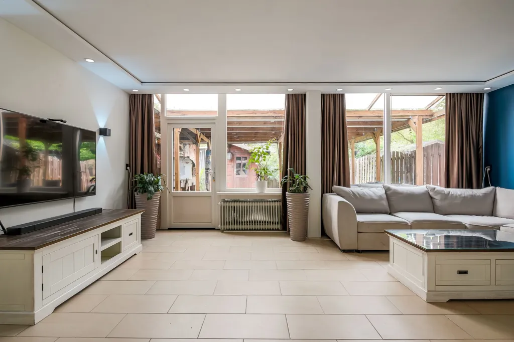 Séjour - Modern Corner House with Solar Panels in Atolwijk