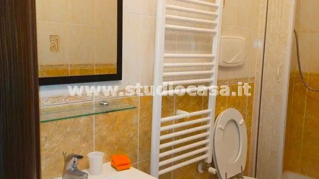 Salles de bain - Furnished Flat with Balcony in Milan