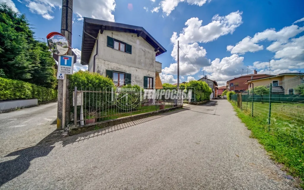 Extérieur - Bifamiliar Villa with Garden in Somma Lombardo
