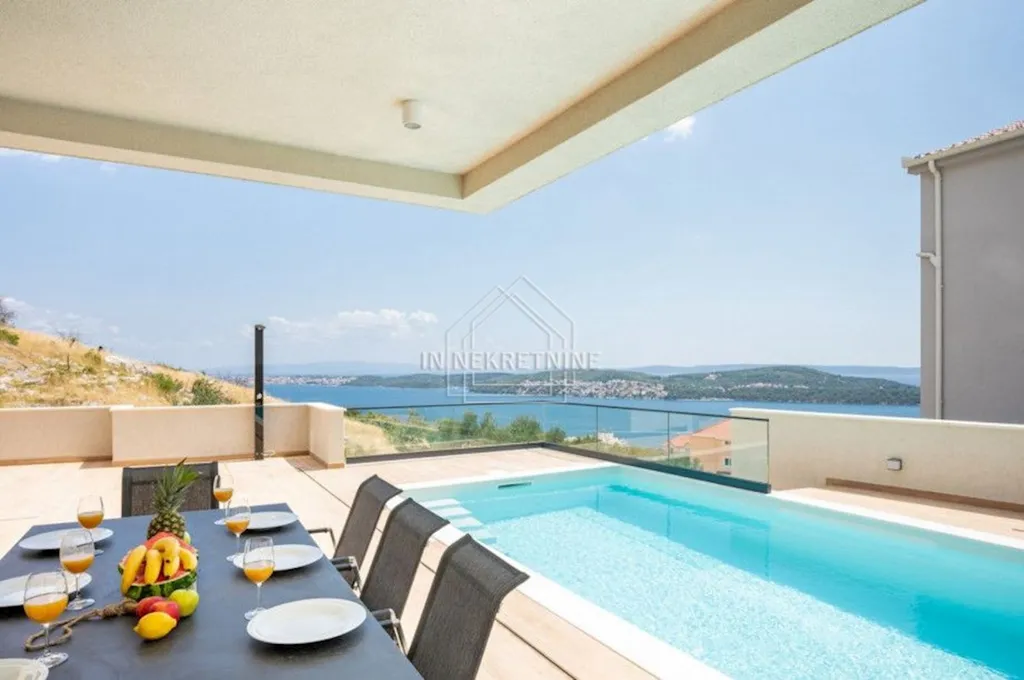 Piscine - Luxury Villa with Pool and Sea View