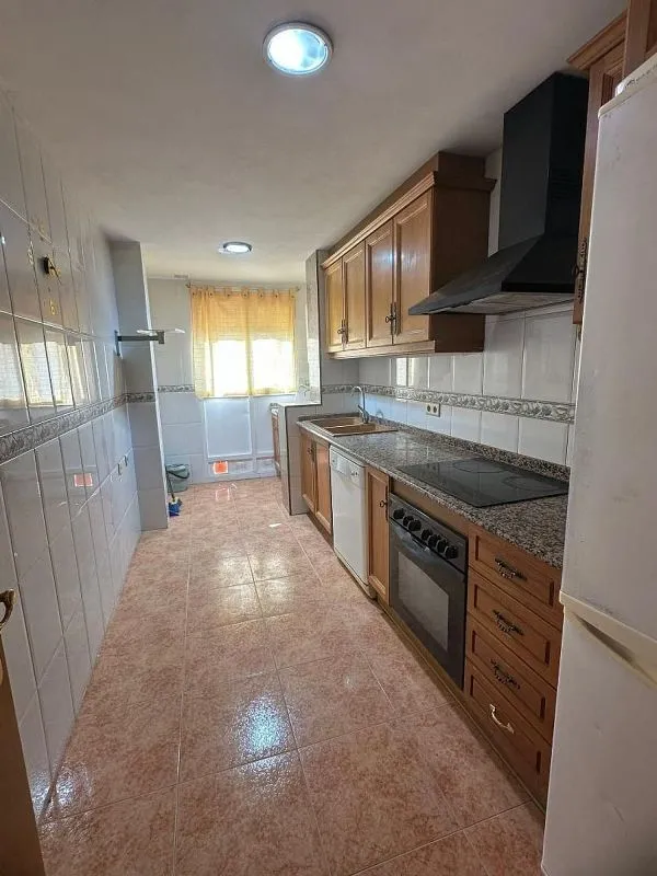 Cuisine - 3-Bedroom Flat with Balcony in Albal