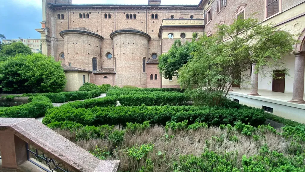Jardin - Architecturally Unique Ground Floor Apartment in Piacenza