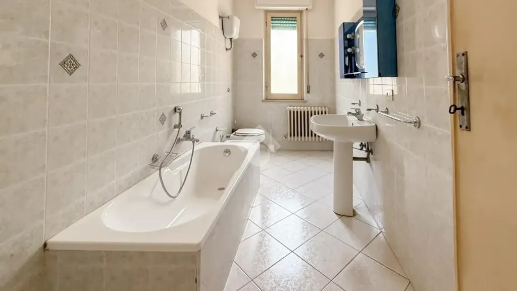 Bagni - Two-Level Villa with Garden in Sambuceto