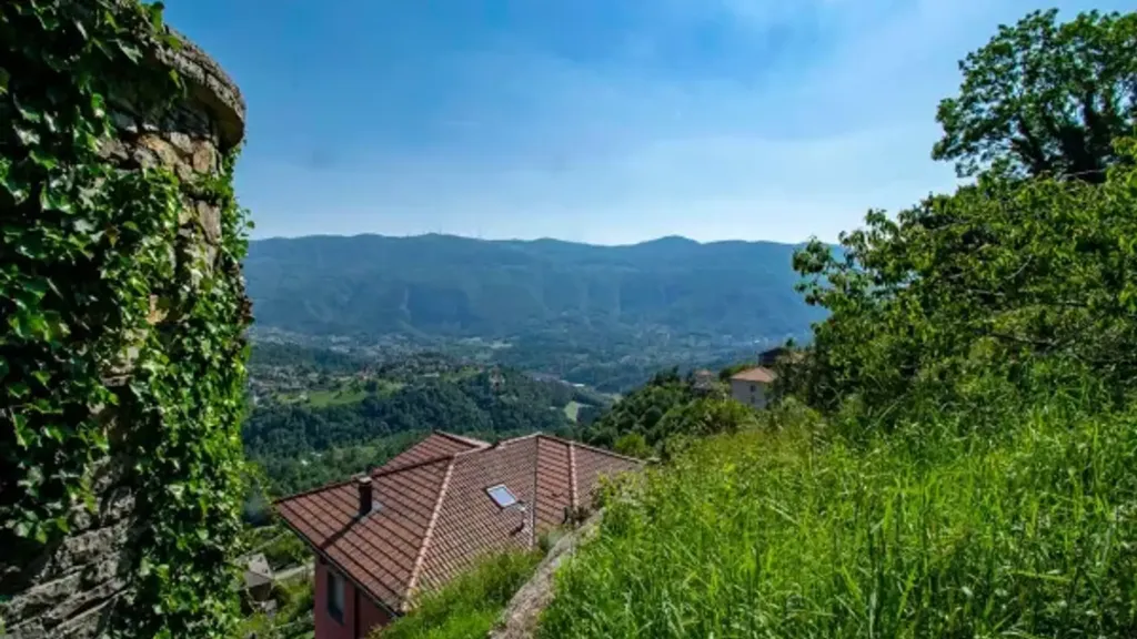 Aed - Rustic Stone Cottage in Corna Imagna
