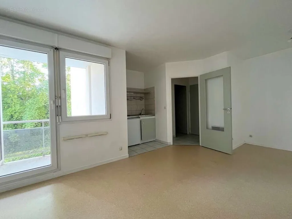 Pièces - Studio avec Balcon dans le Quartier Saint Claude à Besançon