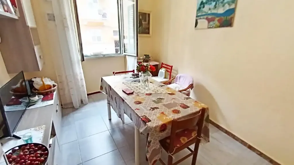 Söögituba - Three-Bedroom Apartment with Balcony in Palermo