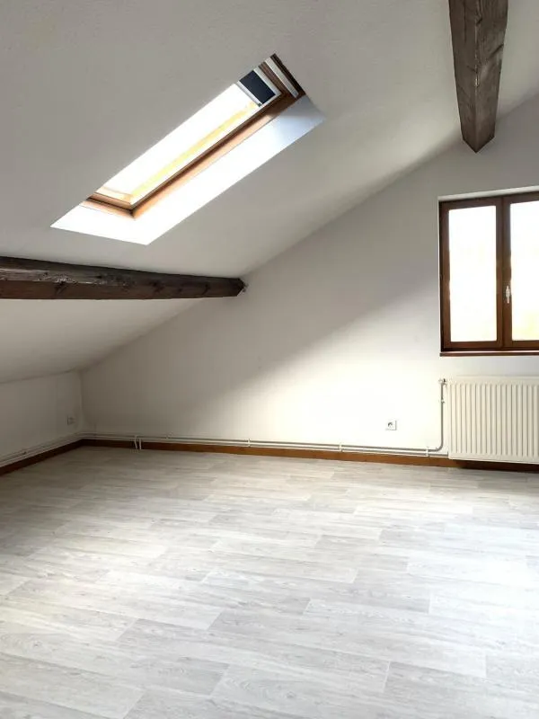 Pièces - Appartement Duplex avec Parking à Proximité du Centre-ville