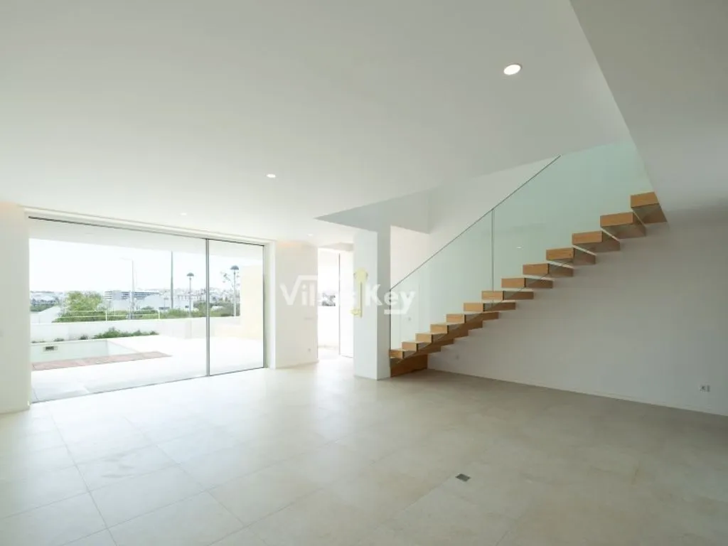Pièces - Modern Villa with Pool in Lagos, Portugal
