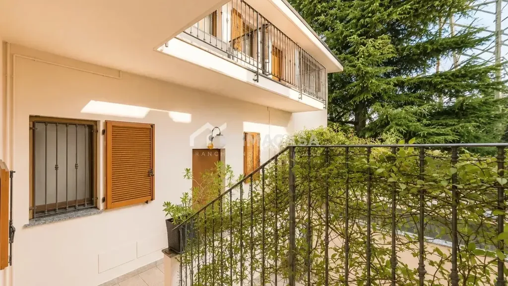 Rõdu - Armed Studio with Balcony in Milan