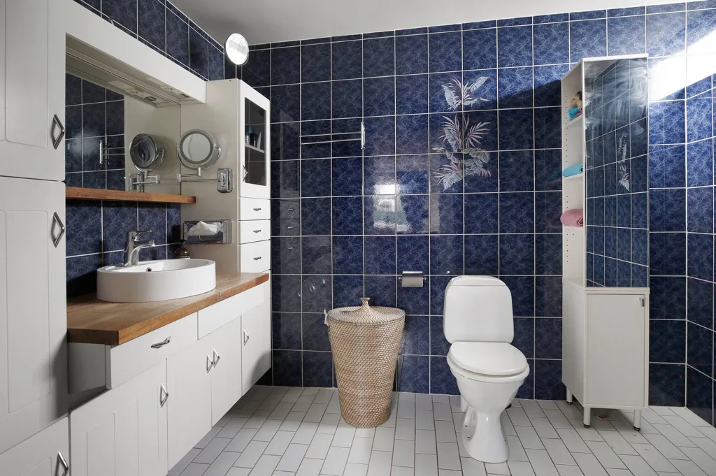 Salles de bain - Two-Storey Villa with Pool in Upplands Väsby
