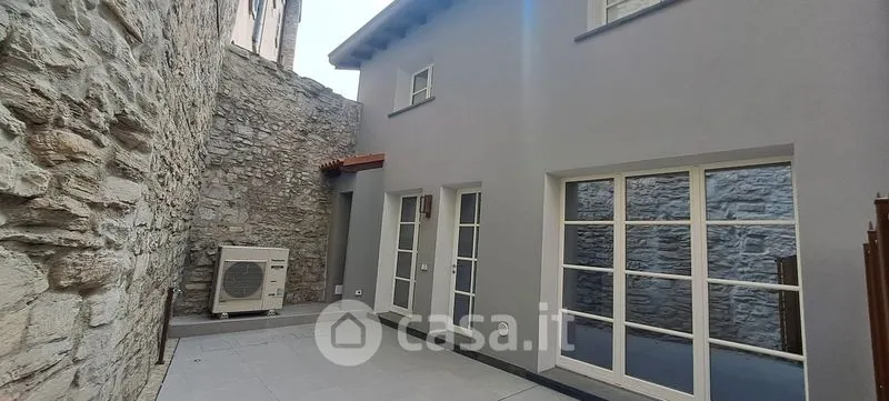 Garden - Elegant Trilocale with Private Patio in Como