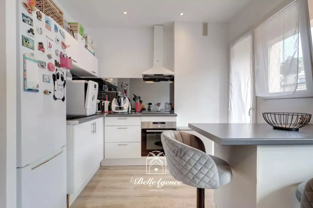 Kitchen - 2-Bedroom Apartment with Balcony in Nice