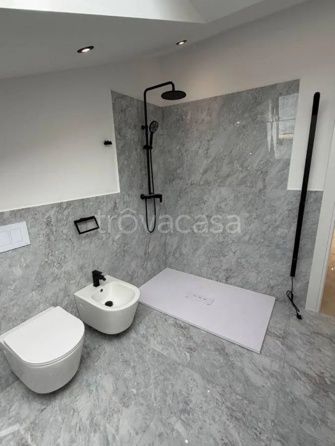 Vannitoad - Modern Mansard Apartment with Terrace in Borgo Ticino
