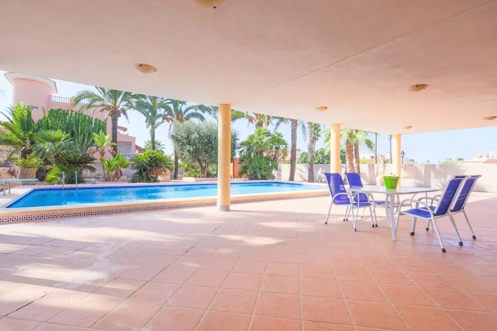 Piscine - Luxury Villa with Pool in Torrevieja