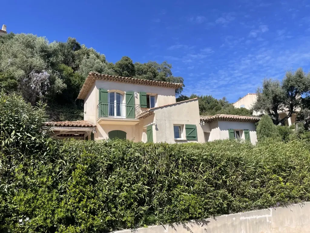 Välivaade - Traditional House with Sea View in Cavalaire