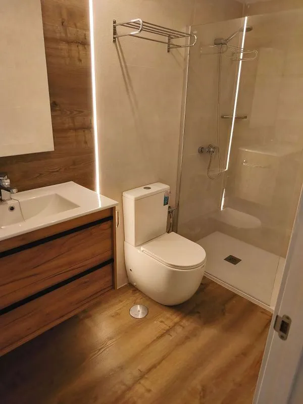 Salles de bain - 1-Bedroom Flat with Terrace in City Centre