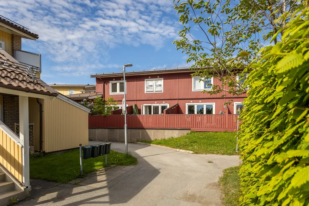 Esterno - Modernised Terraced House with Altan in Norrviken