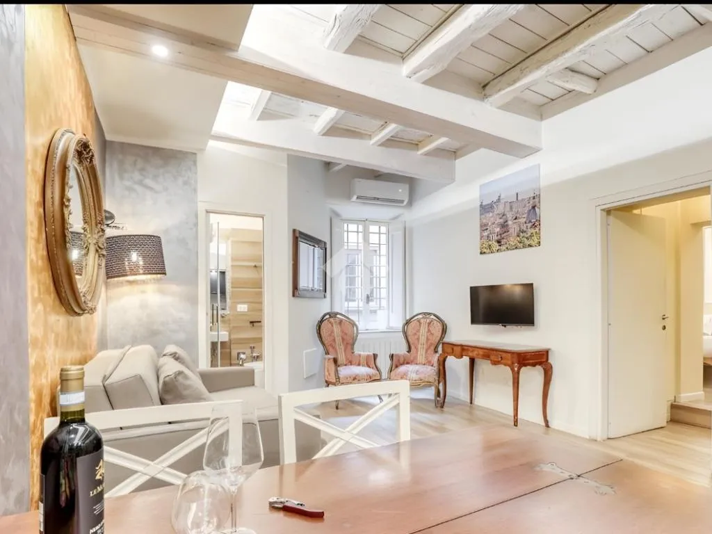 Salle à manger - Historic Two-Unit Apartment in Rome's Historic Centre