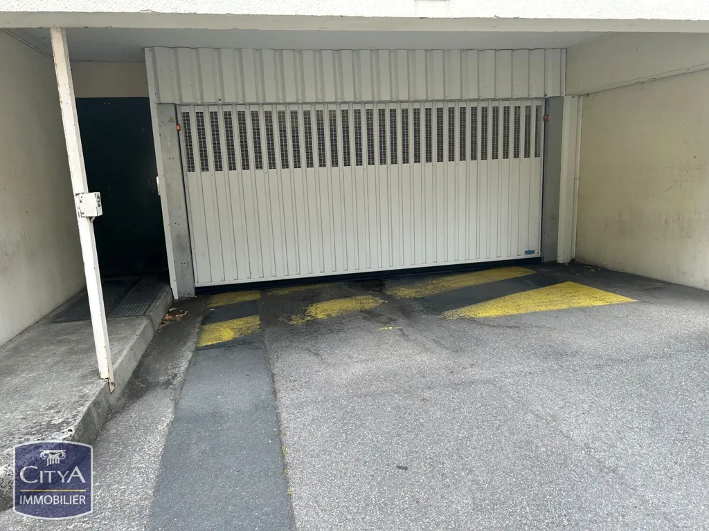 Garaaž - Parking Space in Caen