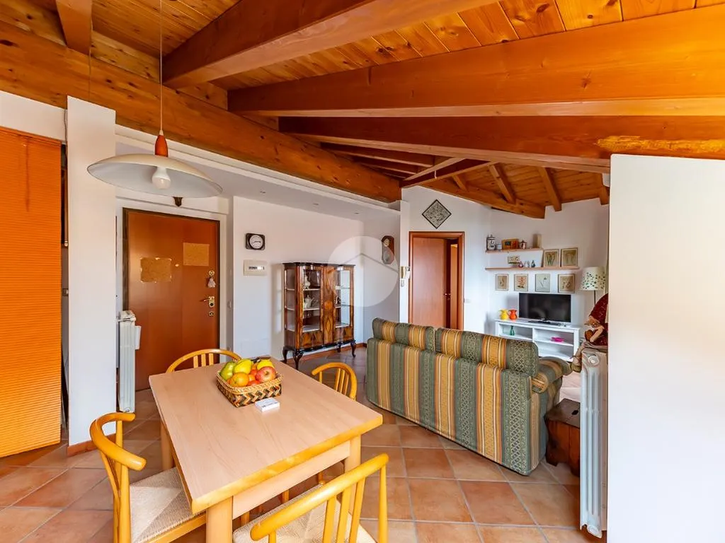 Söögituba - Mansarded Apartment with Balcony in Uboldo