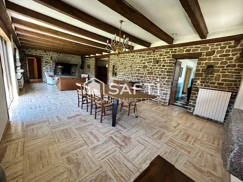 Salle à manger - Maison en Pierre avec Jardin Clos à MOULINES