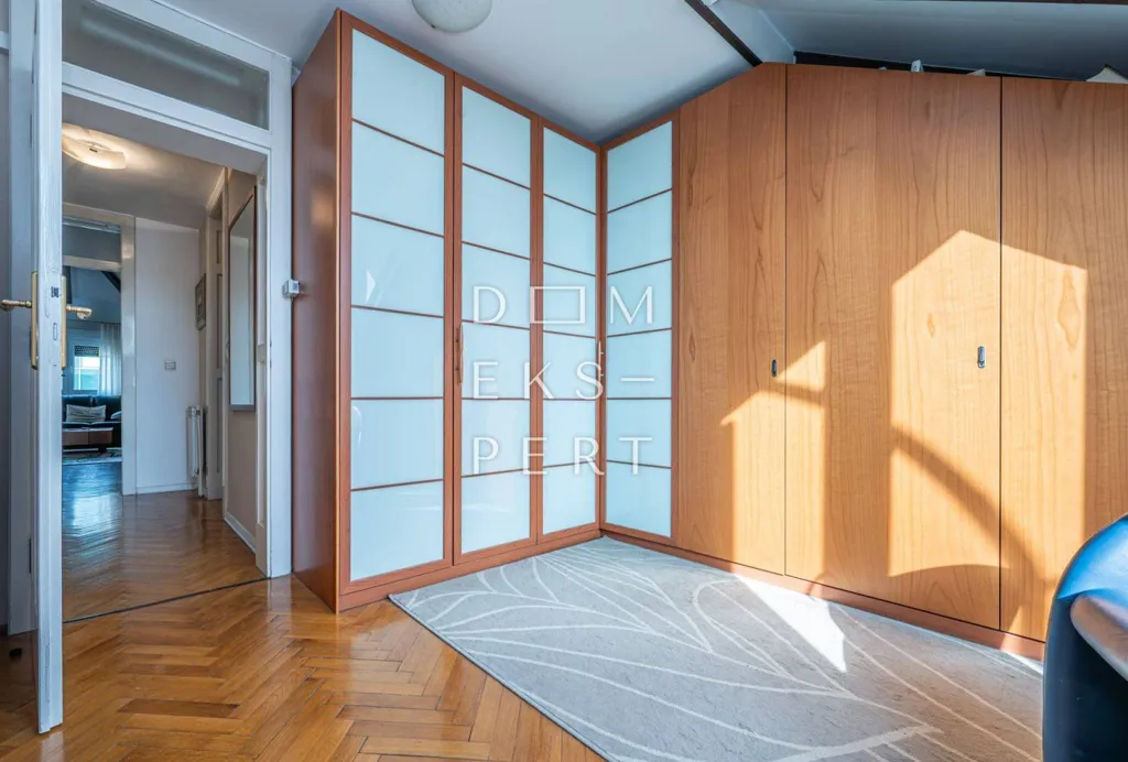 Esik - Apartment with Balcony in Maksimir, Zagreb