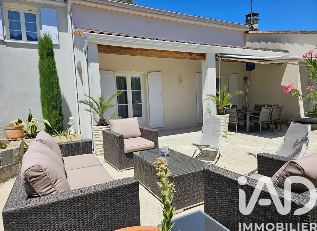 Terrasse - Maison Familiale avec Piscine à Ars