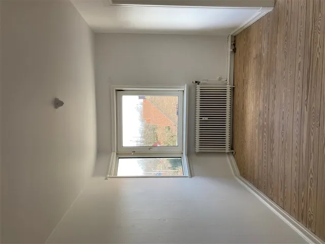 Pièces - Refurbished Flat with Balcony in Central Location