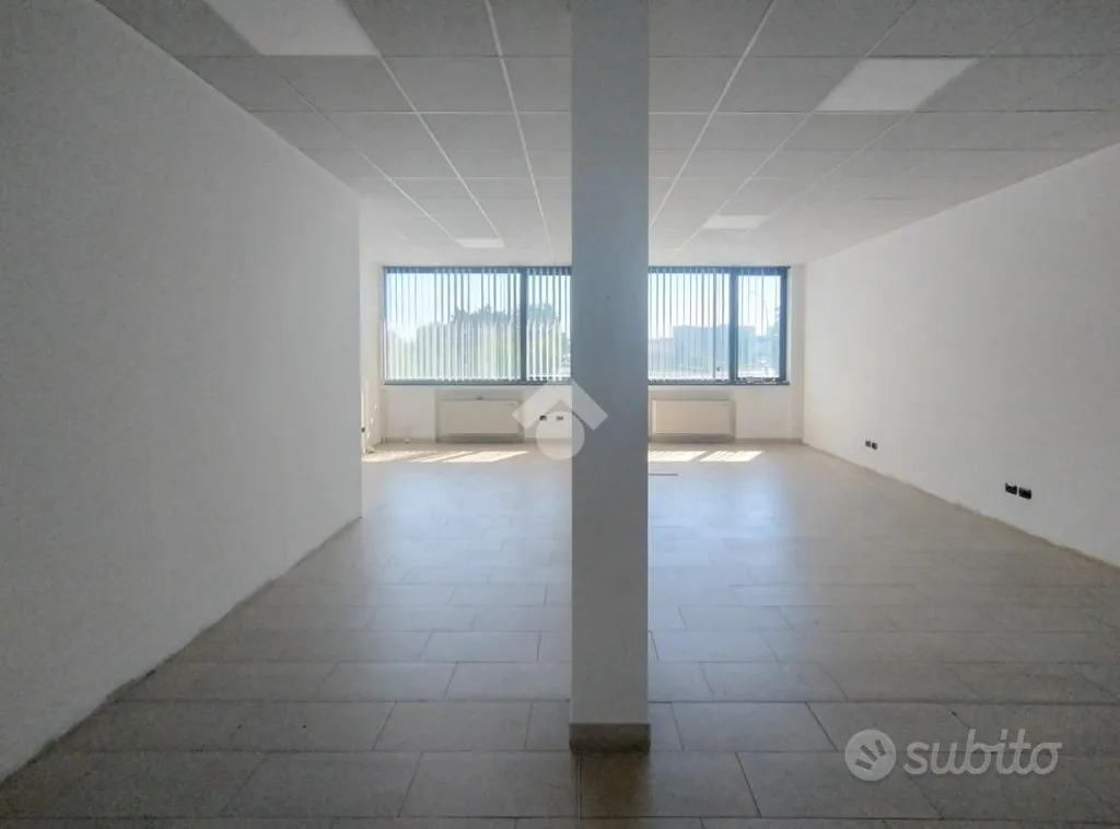 Pièces - Office Space with Double Aspect in Piacenza