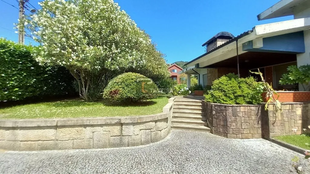 Aed - Modern Luxury House with Garden in Arcos de Valdevez