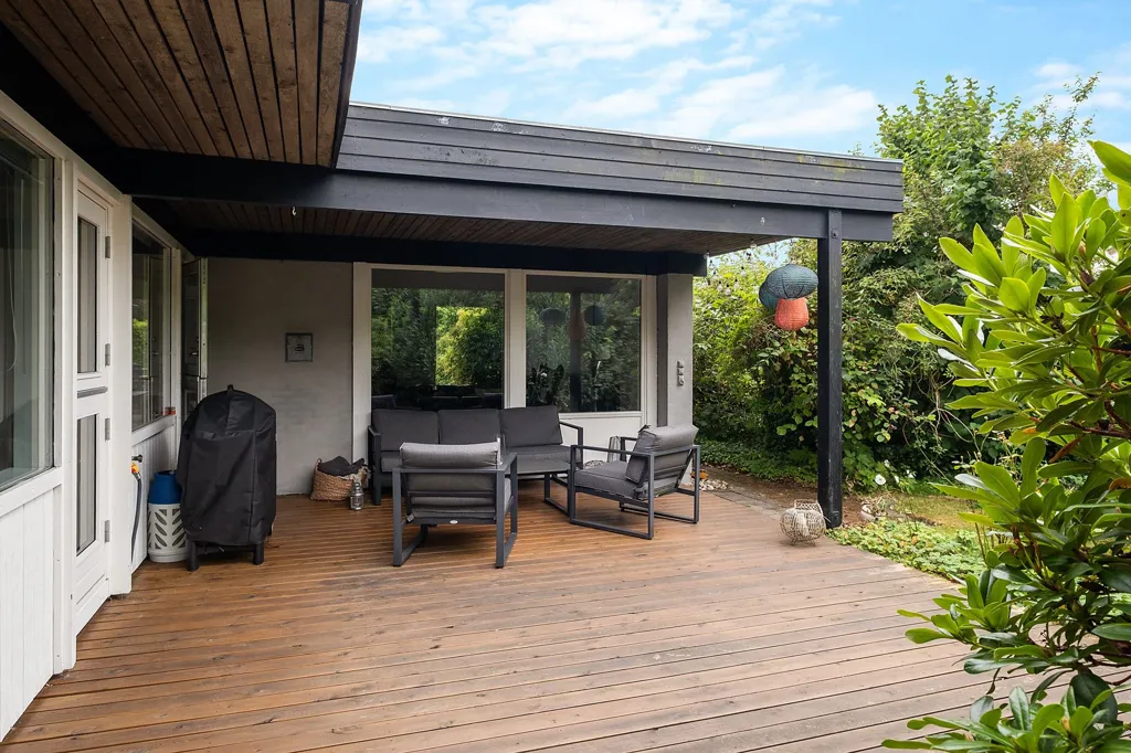 Terrasse - Fenced Villa with Garden in Farum
