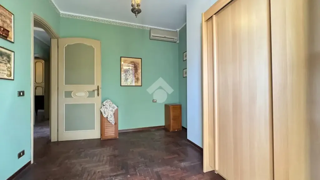 Esik - Traditional Villa with Garden in Rubiera