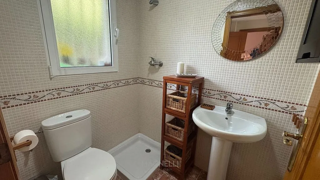 Salles de bain - Bungalow with Garden and Terrace in Elda