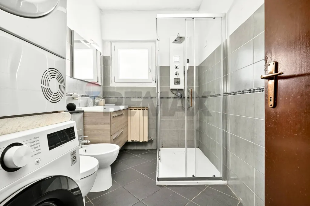 Vannitoad - Modernised Three-Bedroom Apartment, Gorla Minore